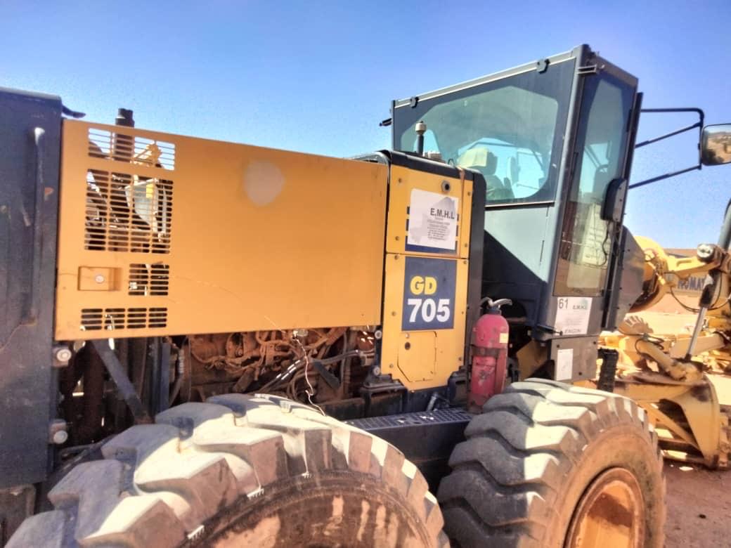 Niveleuse KOMATSU GD705 — Profil