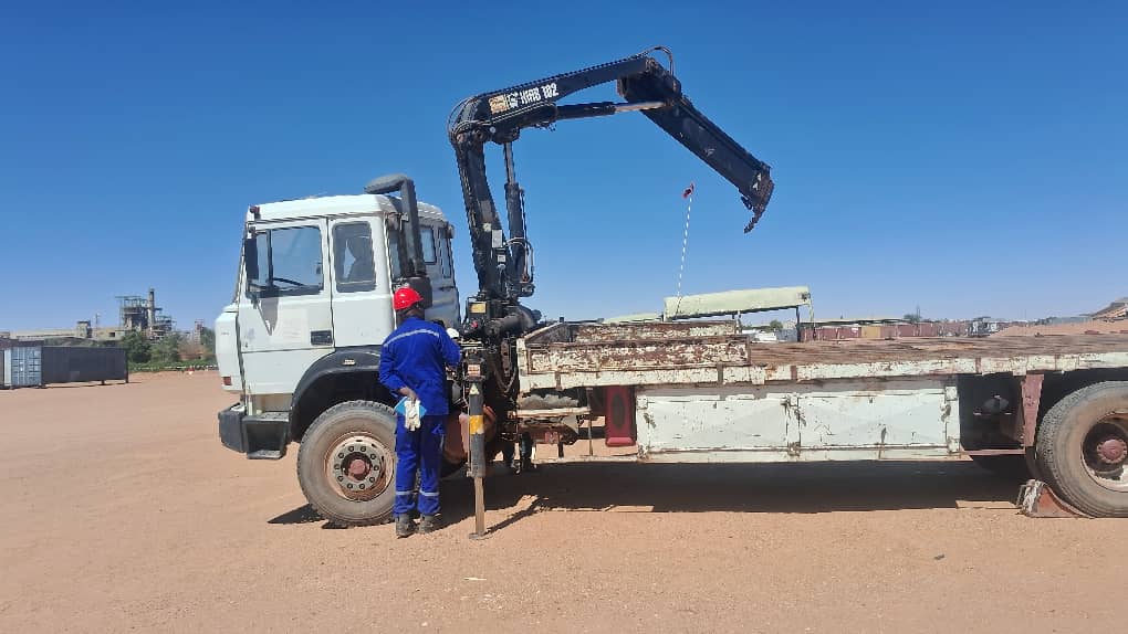 Camion grue HIAB 182
