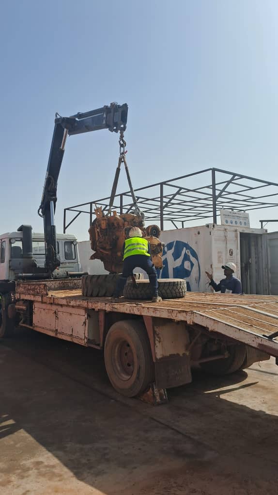 Camion grue HIAB — Levage moteur