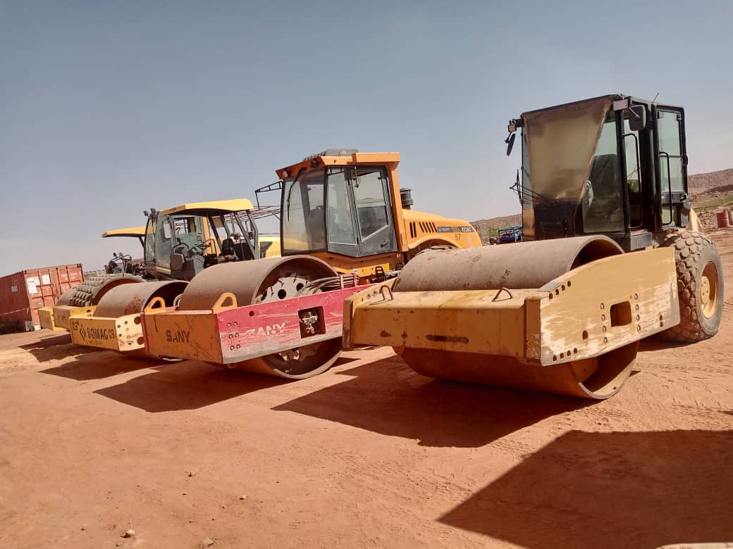 Trio compacteurs BOMAG + SANY + CAT
